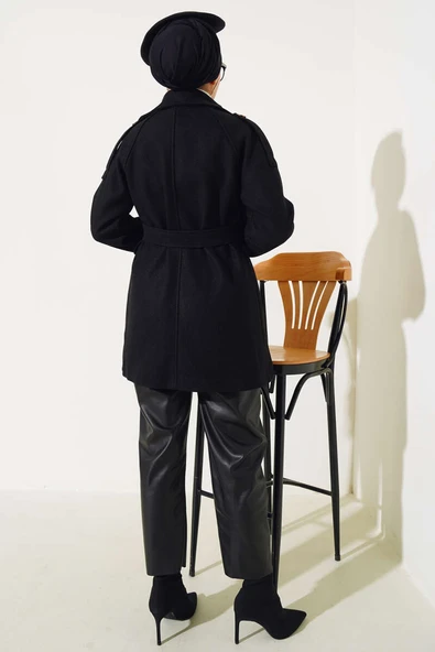 Omuz Apoletli Kuşaklı Kısa Kaşe Kaban Siyah - Resim 3