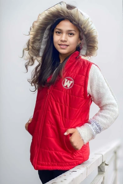 Kız Çocuk Tüylü ve Tak Çıkar Şapkalı Fermuarlı Aç Kapa Kırmızı Şişme Yelek ürün görseli