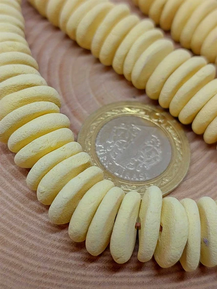 Sarı Pigmentli Yassı Mat Seramik Boncuk Dizi 10-12mm/23cm (54198) - Resim 2