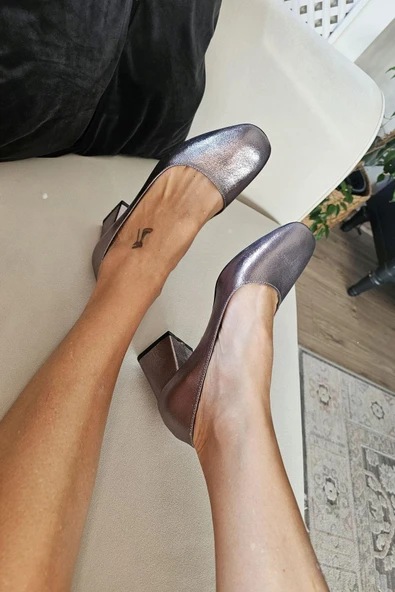 10 650 Topukla Kadın Hakiki Deri Kalın Topuklu Günlük Ayakkabı ürün görseli