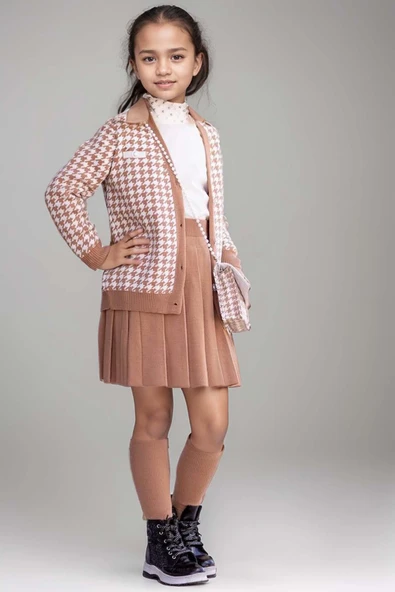 Kız Çocuk Kolları ve Yakası İnci Detaylı Bluz Kazayağı Desenli Triko Ceket Kahverengi Etekli Takım - Resim 5