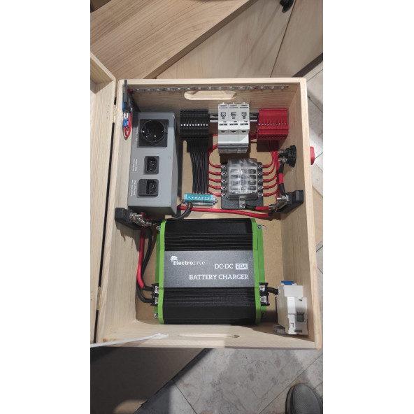Karavan Elektrik Panosu + Electrozirve 20 Amper Dc Dc Charger