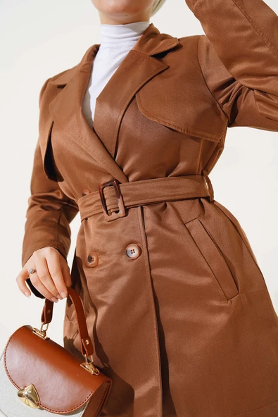 Pelerinli Kuşaklı Kısa Trençkot Taba - 4