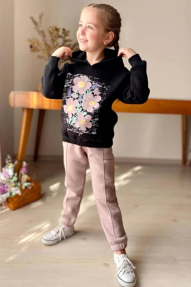 Kız Çocuk Kollarında Yazı Detayları ve Önü Çiçek Baskılı Bej Eşofman Takım ürün görseli