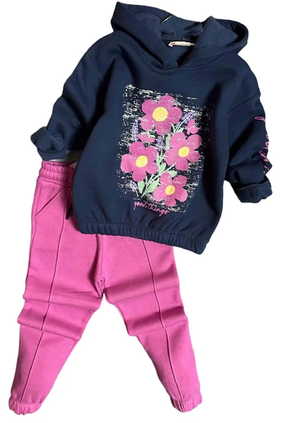 Kız Çocuk Kollarında Yazı Detayları ve Önü Çiçek Baskılı Fuşya Eşofman Takım - Resim 4