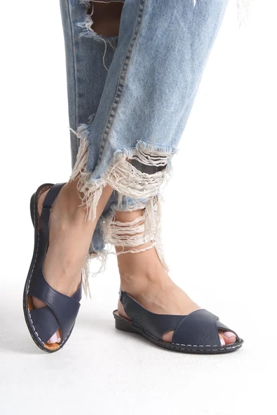 Kadın Hakiki Deri Düz Sandalet Önü Açık Çapraz Bantlı Bilekte Günlük Rahat Topuksuz Sandalet - Resim 5