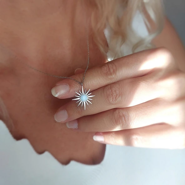 925 Ayar Gümüş Beyaz Opal Taşlı Kutup Yıldızı Kolye ürün görseli