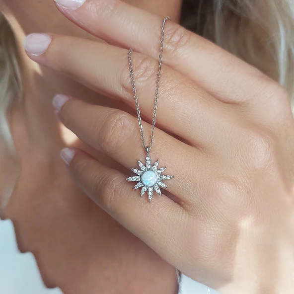 925 Ayar Gümüş Beyaz Opal Taşlı Yıldız Kolye ürün görseli