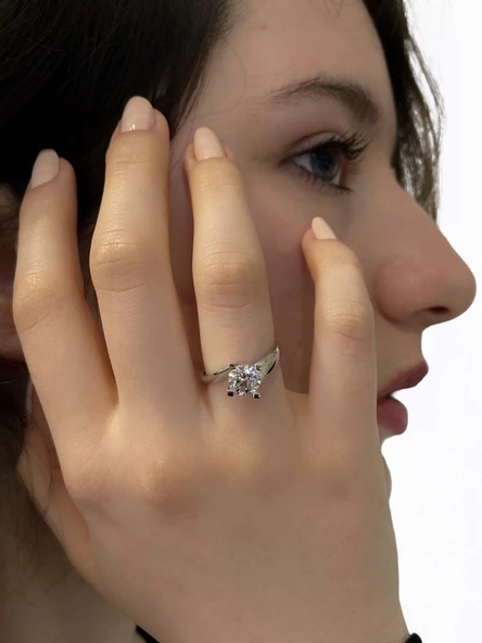 Sertifikalı Swarovski Üst Kalite Tek Taş 925 Gümüş Yüzük ürün görseli