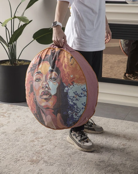 Kadın Portre Desenli Dekoratif Yer Minderi Puf Taşınabilir, Yuvarlak, 60 x 60 cm - 4