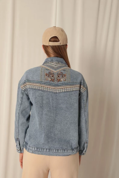 Denim Kumaş Sırtı Nakışlı Kadın Mavi Ceket - 4