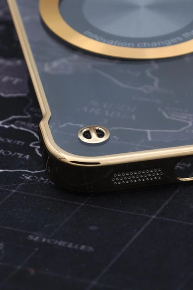 iPhone 14 Uyumlu Altın Sarı Gold Renkli İnce Kenarlı Şeffaf Sert Kapak Kılıf - Resim 4