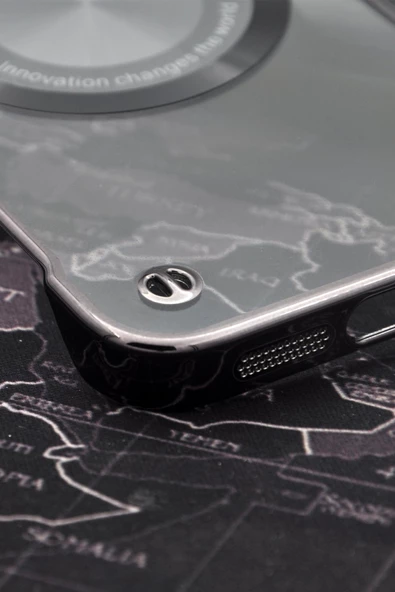 iPhone 14 Uyumlu Siyah Renkli İnce Kenarlı Şeffaf Sert Kapak Kılıf - Resim 4