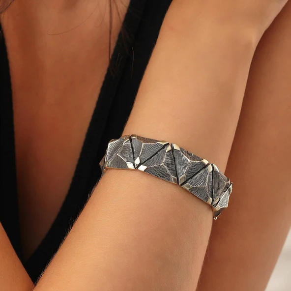 925 Ayar Gümüş Üçgen Bilezik - Resim 3