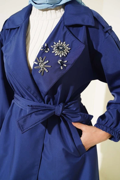 Yakası Taşlı Kuşaklı Trençkot Lacivert - Resim 4