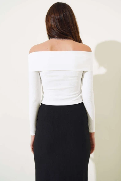 Kayık Yaka Yırtmaçlı Bluz Ekru - Resim 3