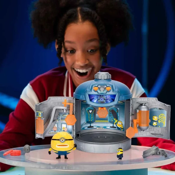 Giochi Preziosi Minions Sesli ve Işıklı Dönüşen Sürpriz Oyun Seti MN405000