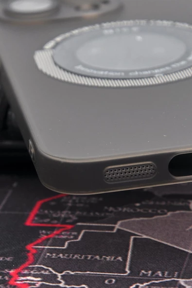 iPhone 14 Pro Max Uyumlu Siyah Renkli Yarı Şeffaf İnce Sert Kapak Kılıf Kamera Lens Korumalı - Resim 4