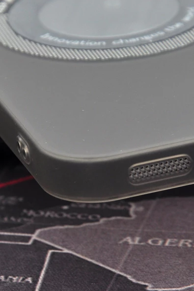 iPhone 14 Uyumlu Siyah Renkli Yarı Şeffaf İnce Sert Kapak Kılıf Kamera Lens Korumalı - Resim 4