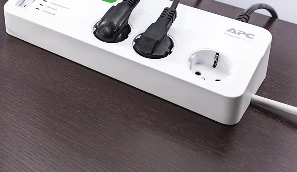 SCHNEIDER ELECTRIC PM6U-GR APC 6'LI AKIM KORUMALI PRİZ - 2 USB HIZLI ŞARJ - 3