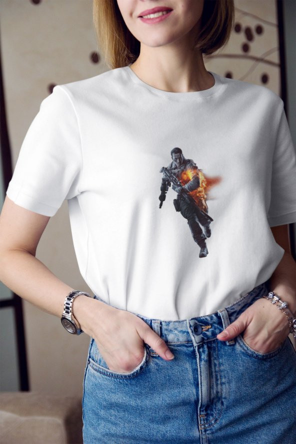 Battlefield Silah Tutan Koşan Asker Yazı Baskılı Tişört Kadın Hediye Doğum Günü