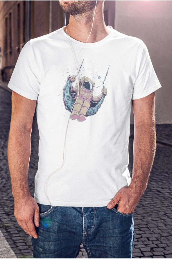 Astronot Ayda Sallanan Renkli Baskılı Tişört Erkek Hediye Doğum Günü Hediyesi ürün görseli