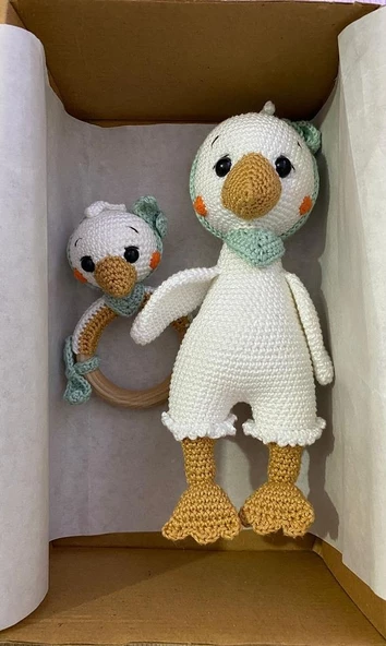 Ördek Suzi ve Çıngırak Takımı Amigurumi Organik Oyuncak Hediye Seti ürün görseli 1
