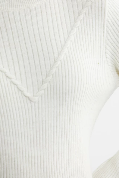 Dik Yaka Motifli Triko Kazak - Kemik - Resim 4