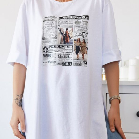 Gazete Baskılı Boyfriend Yırtmaçlı Tişört 9KXK1-43319-01