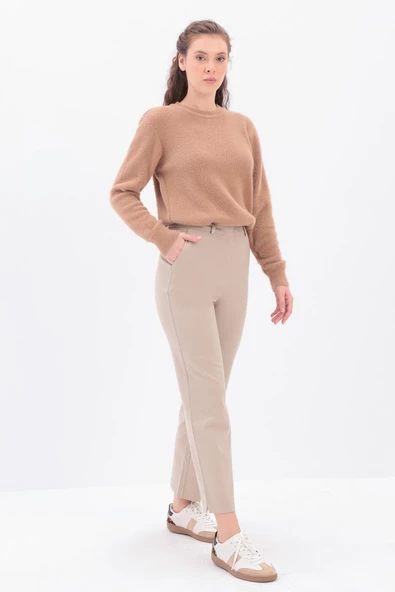 Bej-Paçası Yırtmaçlı Havuç Pantolon - Resim 3