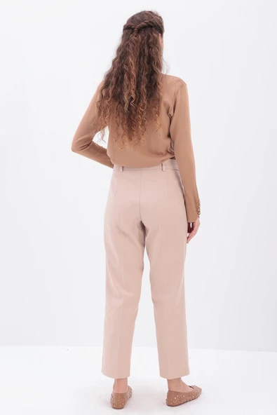 Bej-Süs Cep Kapaklı Pensli Havuç Pantolon - Resim 4