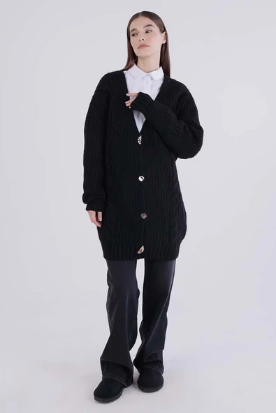 Siyah-V Yaka Düğmeli Triko Hırka