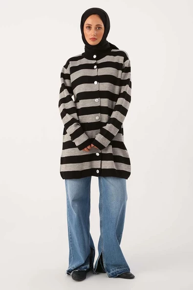 Siyah-Gri-Çizgili Fitilli Yaka Düğmeli Hırka - 2