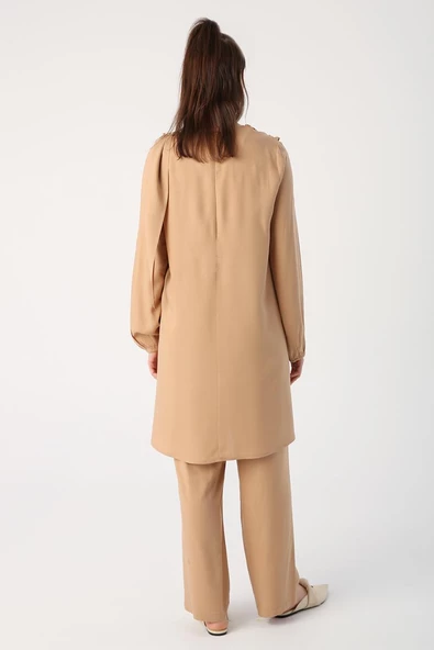 Koyu Bej-Viskon Degaje Detaylı Pantolonlu Takım - Resim 4