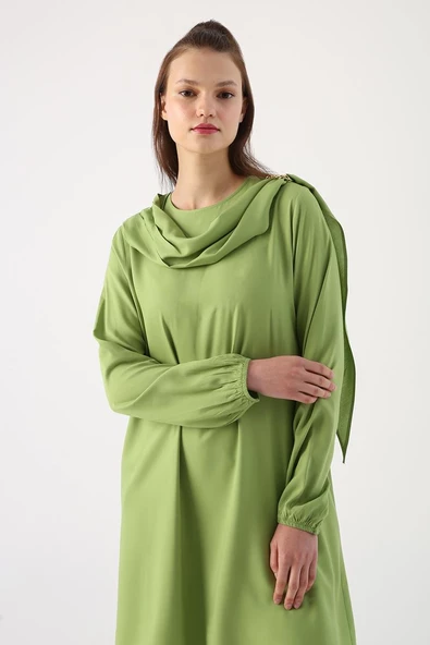 Yeşil-Viskon Degaje Detaylı Pantolonlu Takım - Resim 5