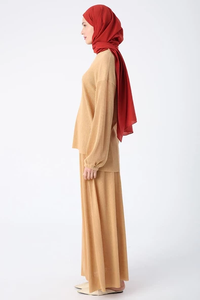 Bej-Pliseli Yırtmaç Detaylı Bluzlu Etekli Takım - Resim 3