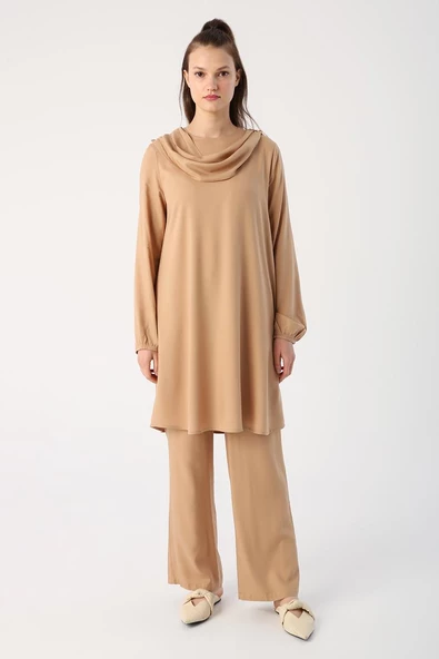 Koyu Bej-Viskon Degaje Detaylı Pantolonlu Takım - Resim 2