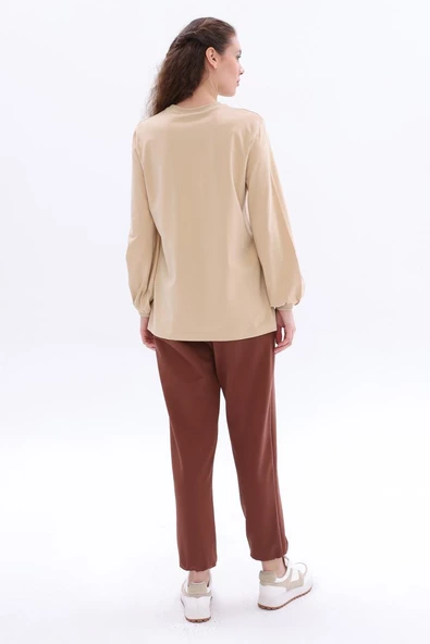 Bej-Bisiklet Yaka Kol Ucu Büzgülü Likralı Pamuklu Bluz - Resim 4