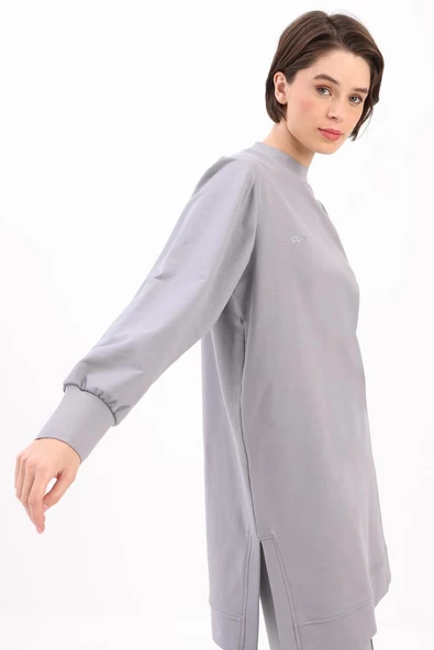 Gri-TAŞ YAZILI KOLU PİLELİ YANI YIRTMAÇLI TUNİK ürün görseli