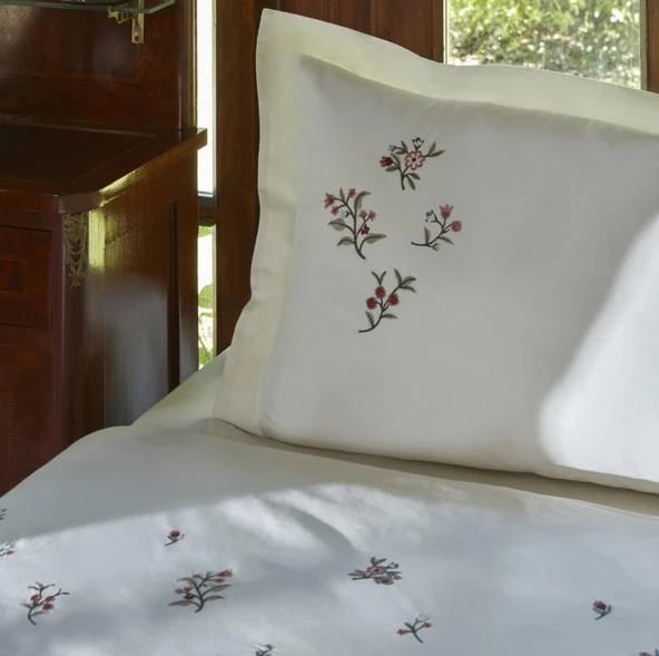 Karaca Home Venice Beyaz Çift Kişilik Nakışlı Nevresim Takımı - 3