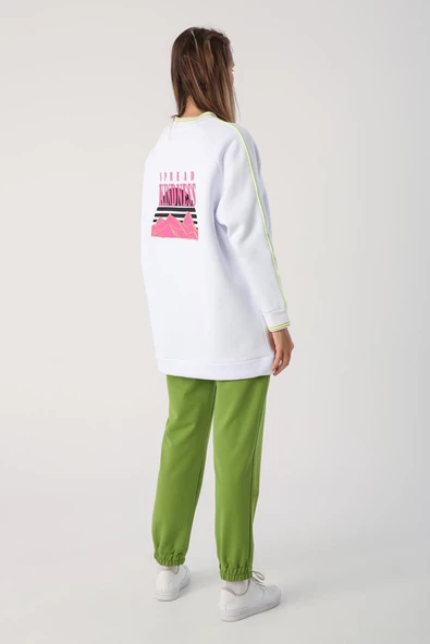 Beyaz-Oversize Neon Detaylı Arkası Baskılı Şardonlu Sweatshirt - 4