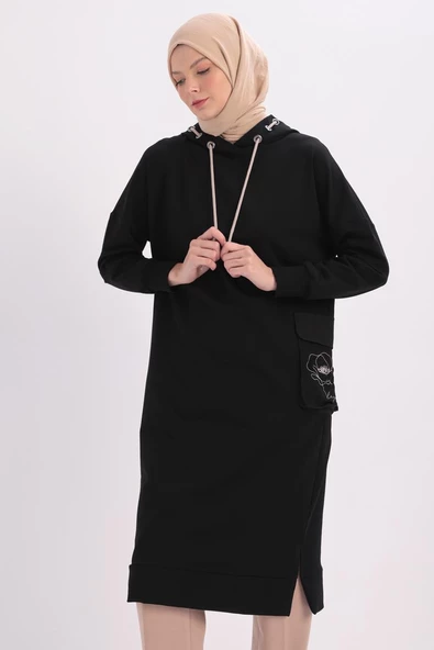 Siyah-CEBİ NAKIŞLI KAPŞONLU SWEAT TUNİK ürün görseli