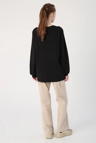 Siyah-Bisiklet Yaka Kol Ucu Büzgülü Likralı Pamuklu Bluz - Resim 3