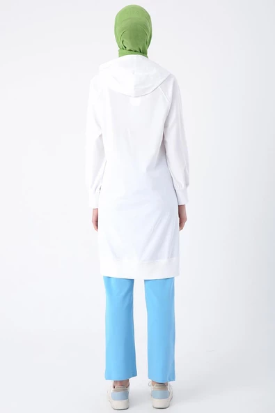 Beyaz-Pamuklu Kapüşonlu Reglan Kollu Yırtmaçlı Likralı Tunik - Resim 4