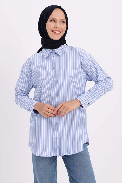 Koyu Mavi-Beyaz-Arkası Yırtmaçlı Aparturalı Çizgili Gömlek ürün görseli