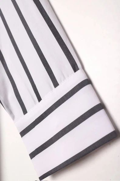 Beyaz-Siyah-Arkası Yırtmaçlı Aparturalı Çizgili Gömlek - Resim 6