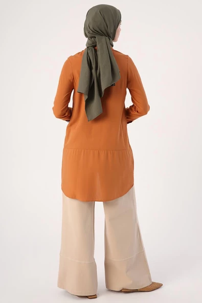 Tarçın-Gömlek Yaka Yarım Patlı Yırtmaçlı Arkası Uzun Tunik - Resim 4