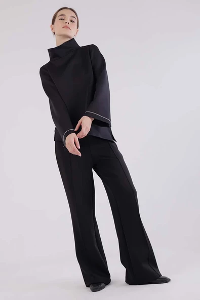 Siyah-Dik Yaka Kolu Yırtmaçlı Likralı Scuba Bluz ürün görseli