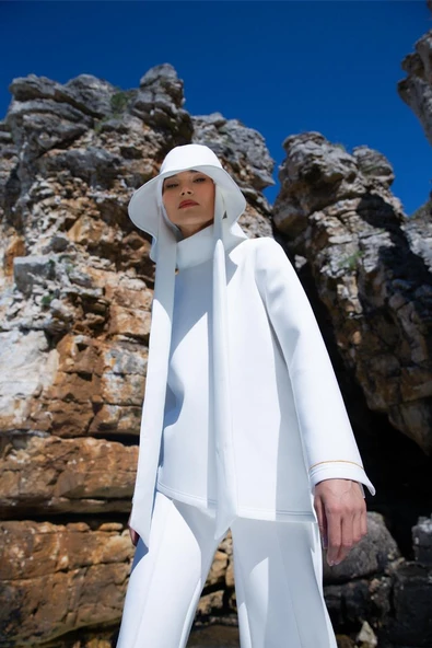 Beyaz-Dik Yaka Kolu Yırtmaçlı Likralı Scuba Bluz ürün görseli