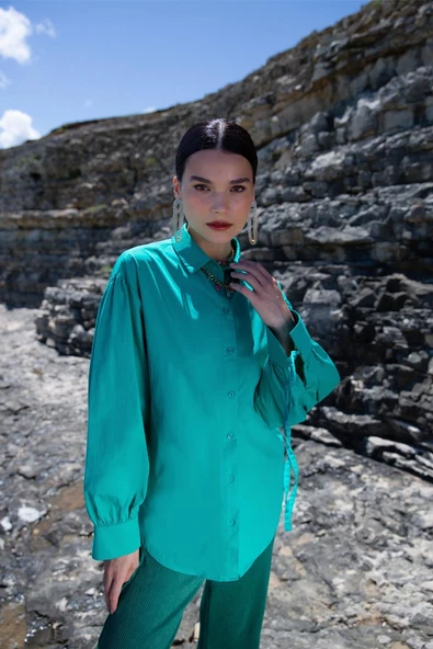 Zümrüt-%100 Pamuk Kolları Bağlama Detaylı Gömlek ürün görseli